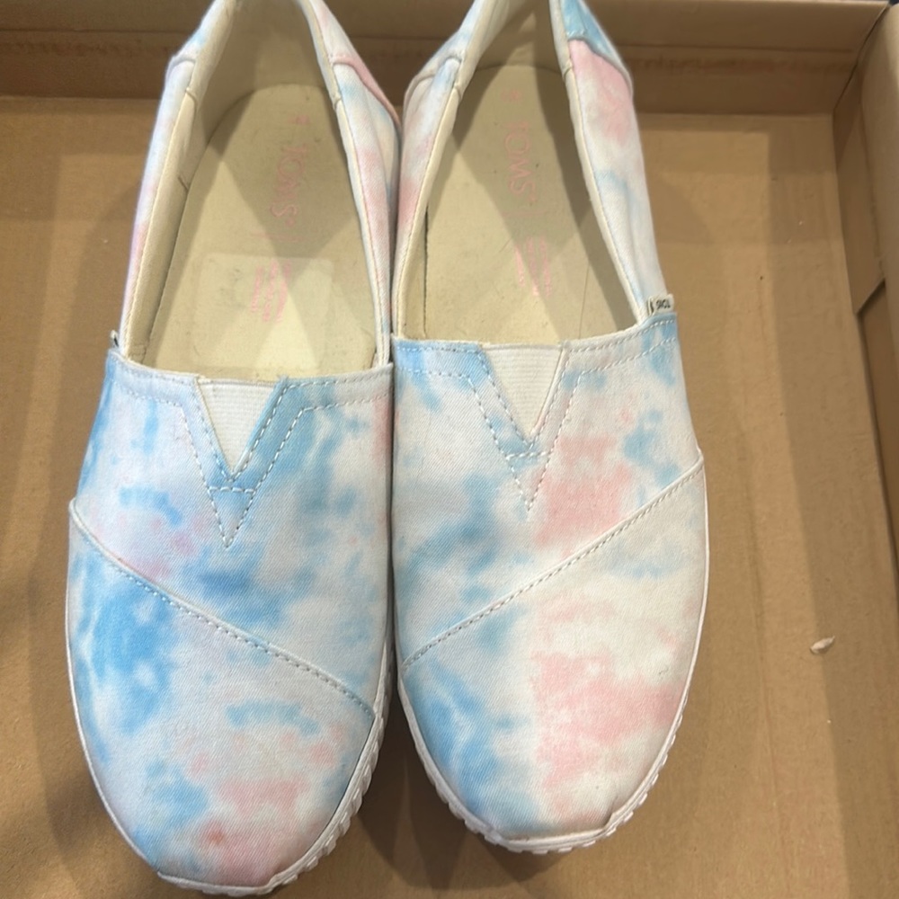 Toms